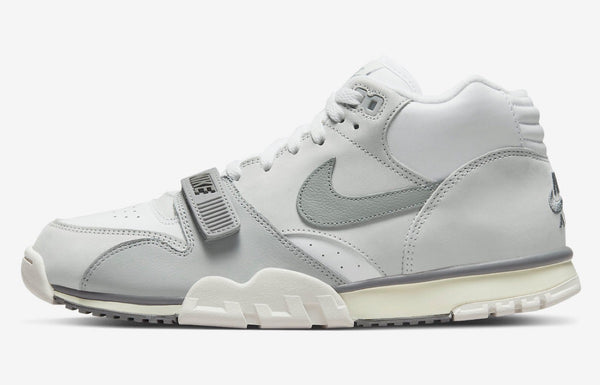 NIKE AIR TRAINER 1 “PHOTON DUST & LIGHT SMOKE” / 4.19 RELEASE