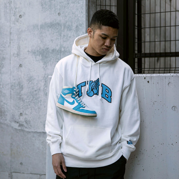 TNB WING FOOT PULL OVER HOODIE (WHITE)